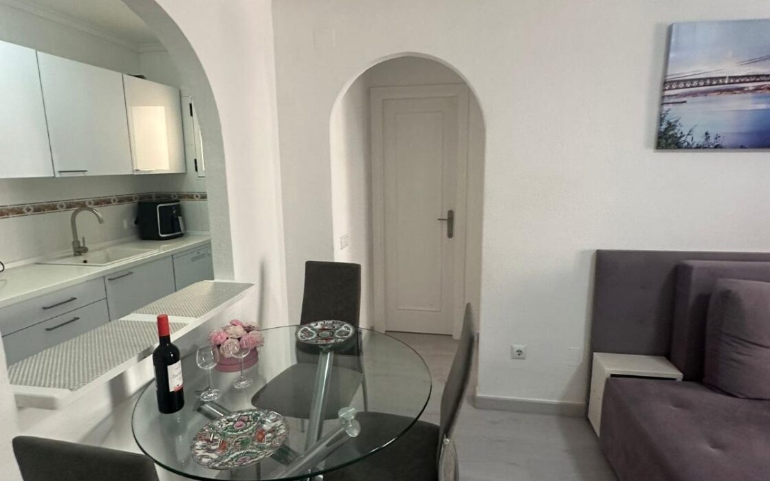 Апартаменты 60 кв.м в Торревьехе у моря с террасой