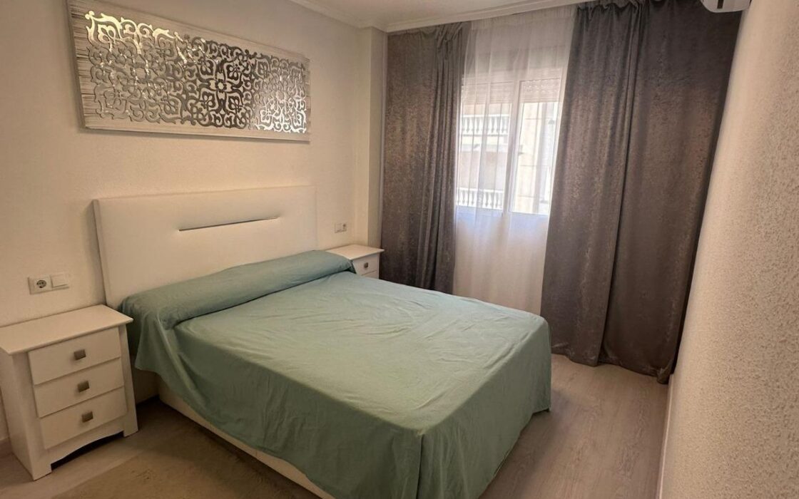 Апартаменты 60 кв.м в Торревьехе у моря с террасой