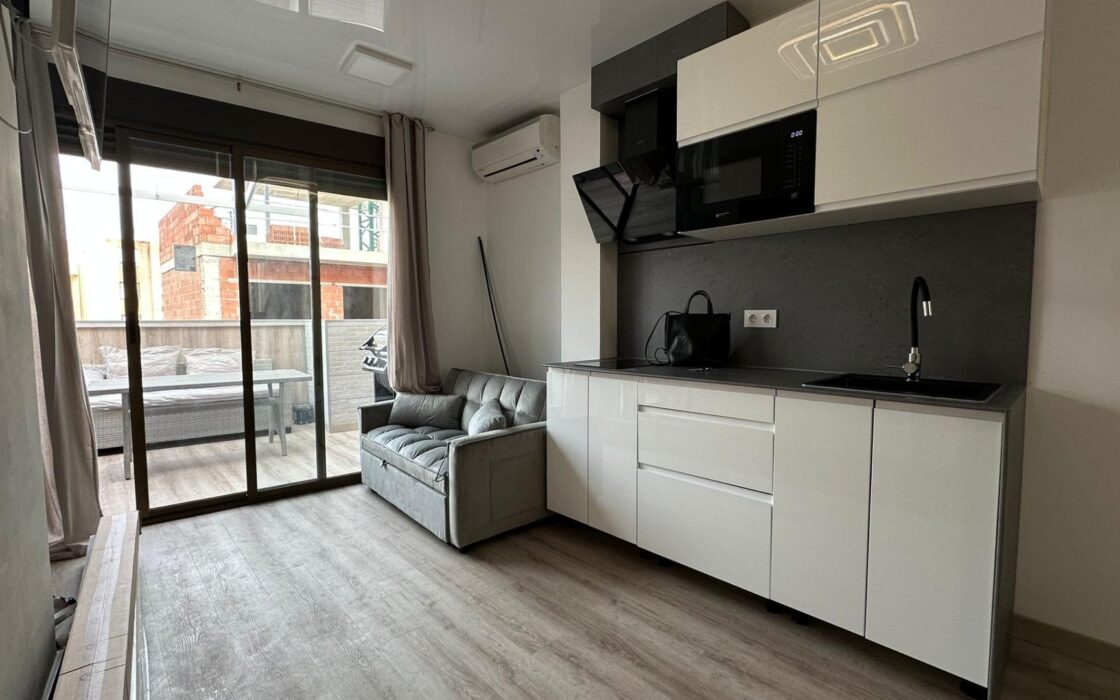 Студия в Торревьехе 31 кв.м у моря с ремонтом