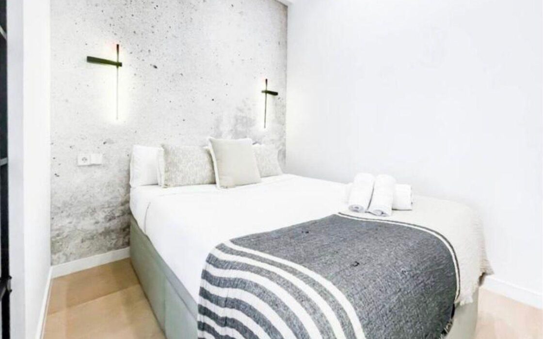 Апартаменты 65 кв.м в Мадриде с 3 комнатами и лифтом