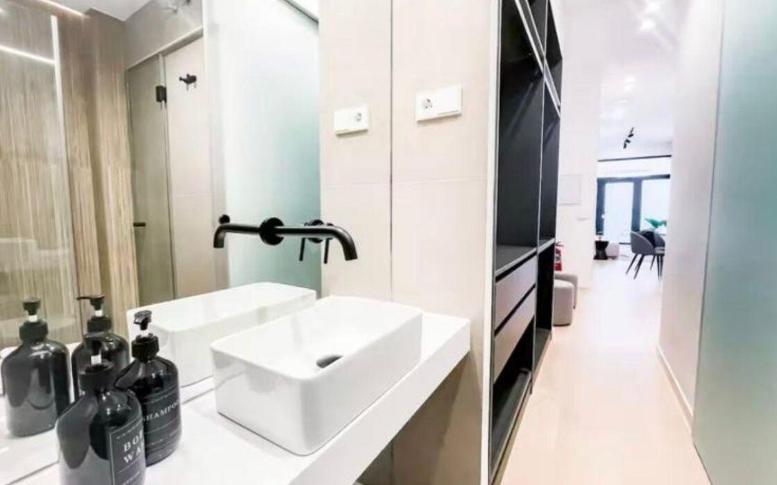 Апартаменты 65 кв.м в Мадриде с 3 комнатами и лифтом