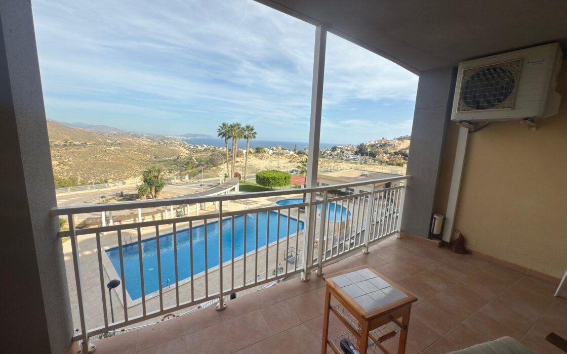 Апартаменты с террасой у моря в Эль Кампельо 76 кв.м