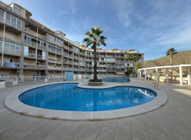 Апартаменты с террасой у моря в Эль Кампельо 76 кв.м