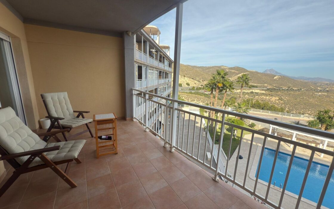 Апартаменты с террасой у моря в Эль Кампельо 76 кв.м