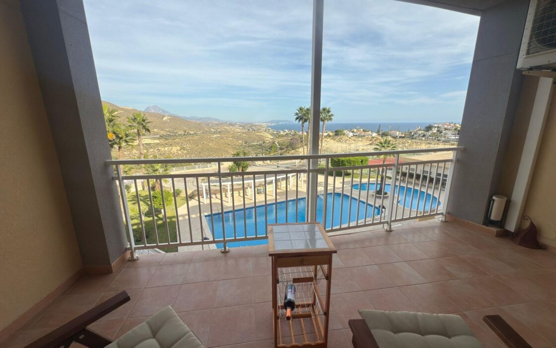 Апартаменты с террасой у моря в Эль Кампельо 76 кв.м