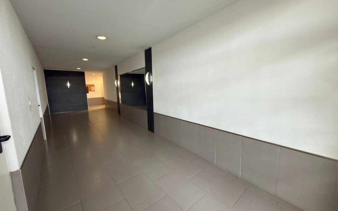 Апартаменты с террасой у моря в Эль Кампельо 76 кв.м