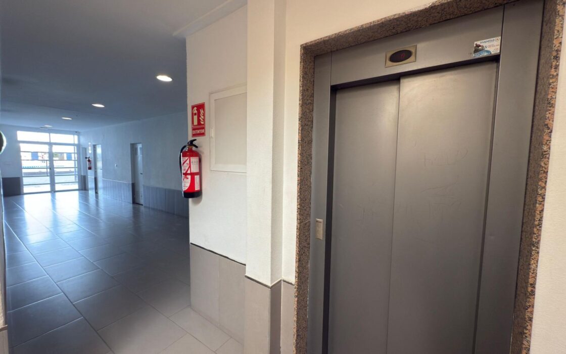 Апартаменты с террасой у моря в Эль Кампельо 76 кв.м