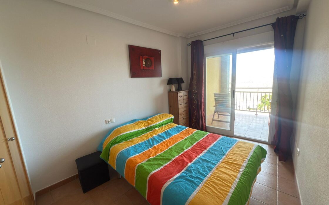 Апартаменты с террасой у моря в Эль Кампельо 76 кв.м