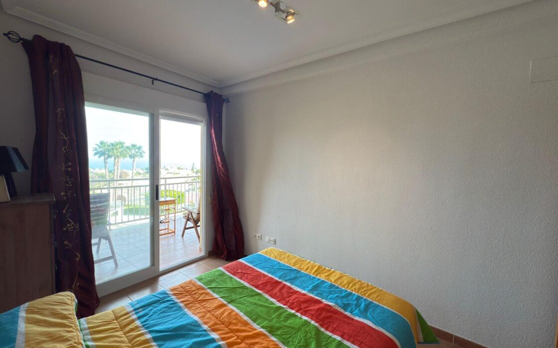 Апартаменты с террасой у моря в Эль Кампельо 76 кв.м