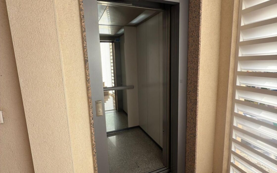 Апартаменты с террасой у моря в Эль Кампельо 76 кв.м