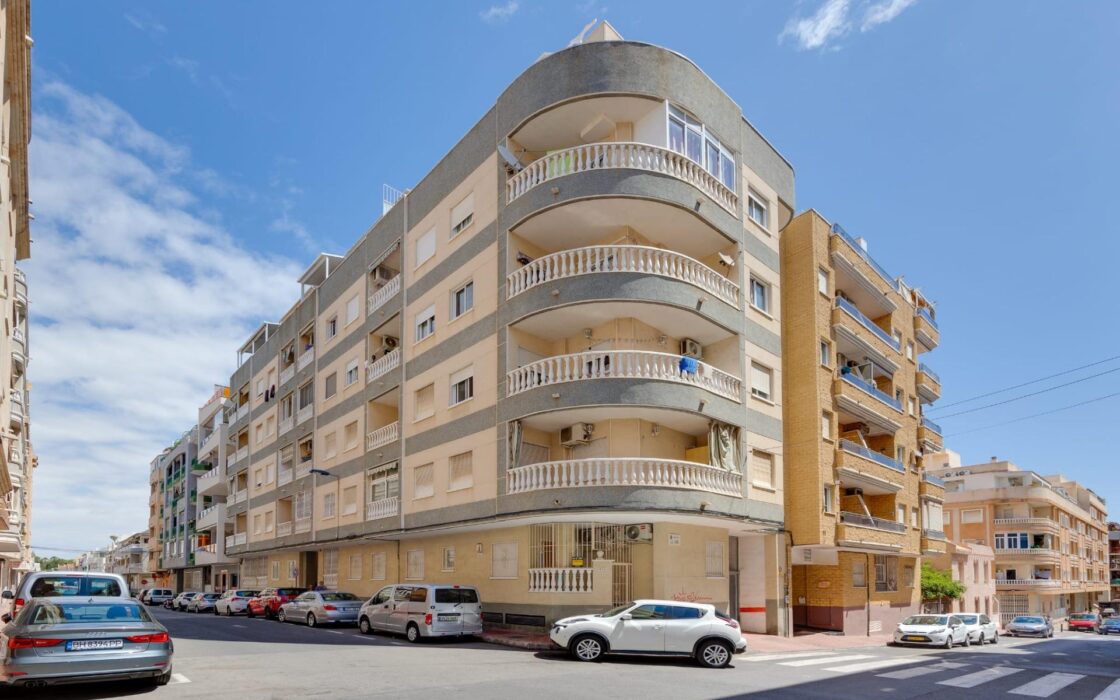 Апартаменты в Торревьехе 68 кв.м с террасой у моря