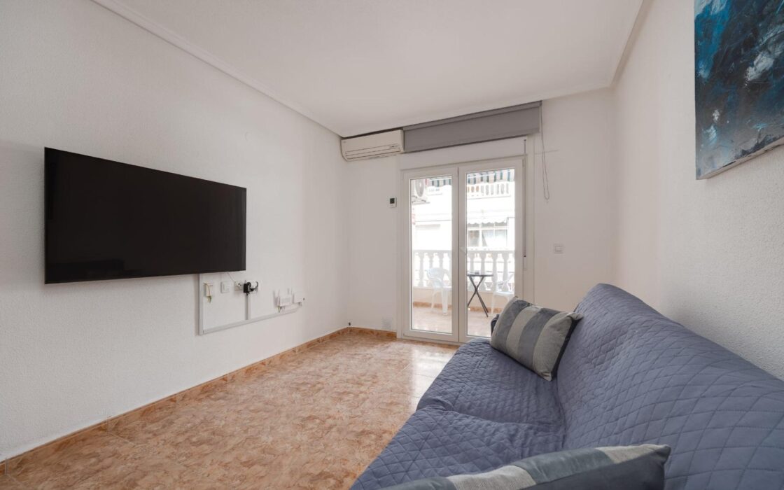 Апартаменты в Торревьехе 68 кв.м с террасой у моря