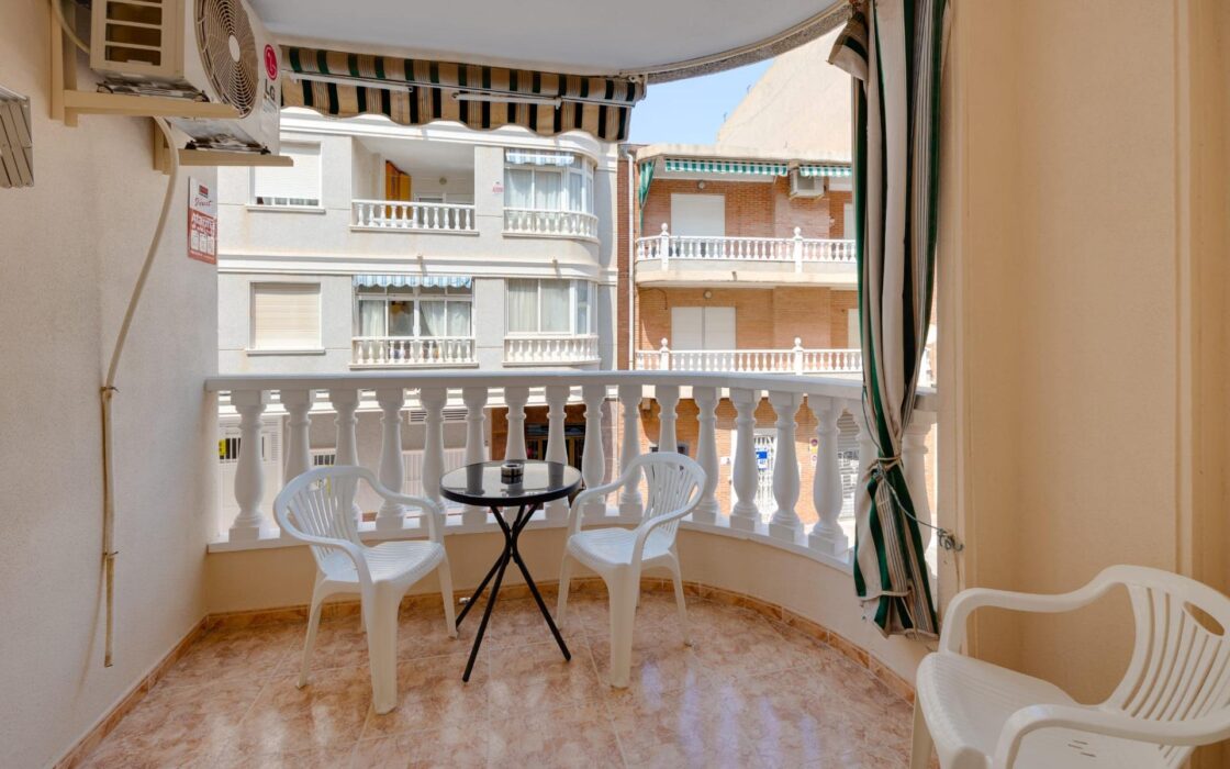 Апартаменты в Торревьехе 68 кв.м с террасой у моря