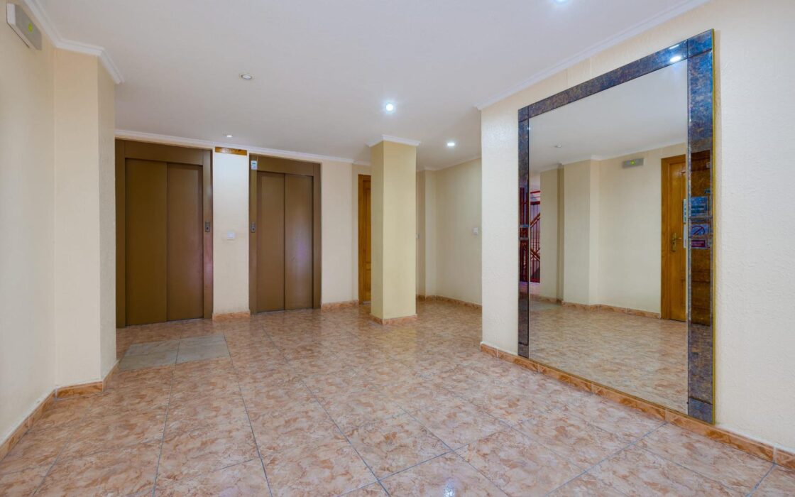 Апартаменты в Торревьехе 68 кв.м с террасой у моря