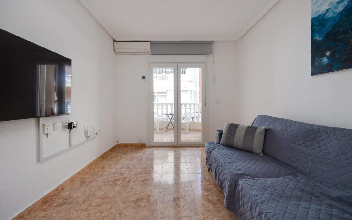 Апартаменты в Торревьехе 68 кв.м с террасой у моря