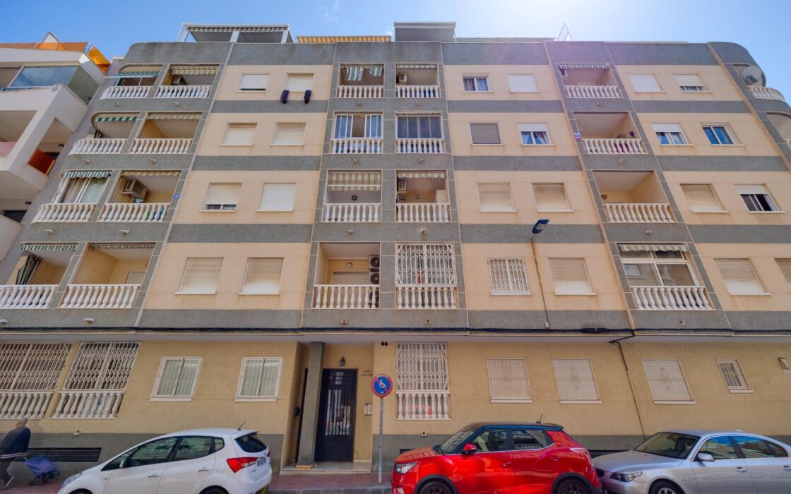 Апартаменты в Торревьехе 68 кв.м с террасой у моря