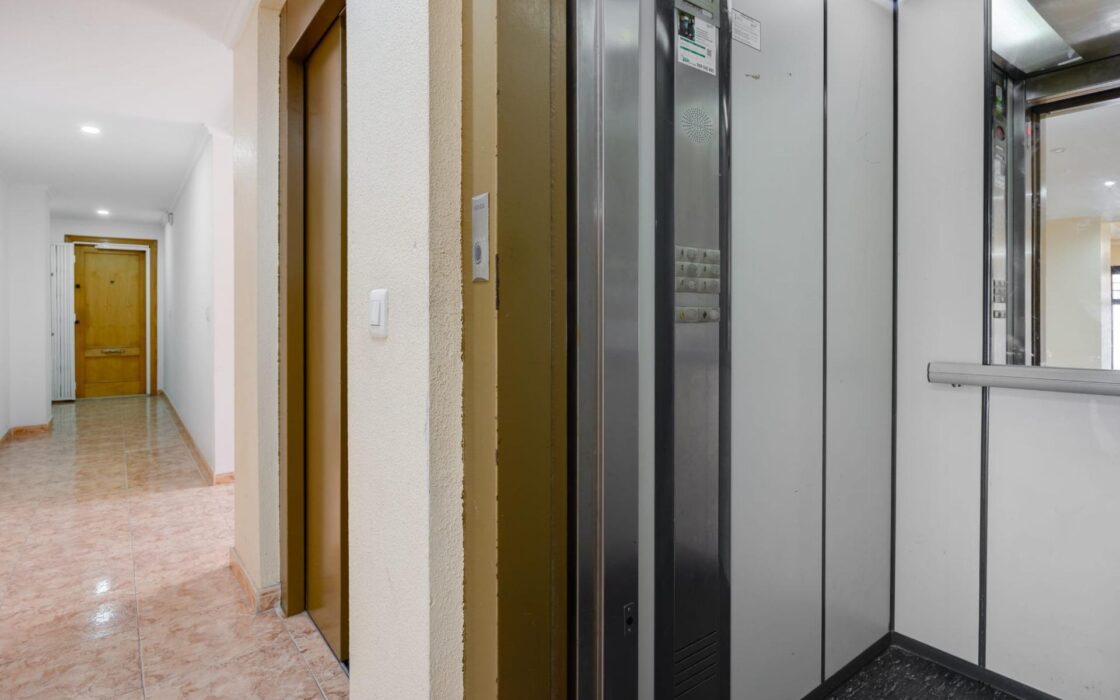 Апартаменты в Торревьехе 68 кв.м с террасой у моря