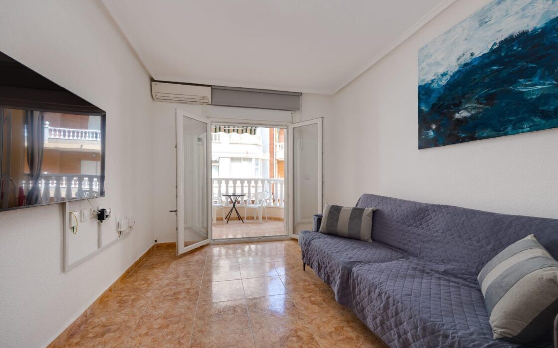 Апартаменты в Торревьехе 68 кв.м с террасой у моря