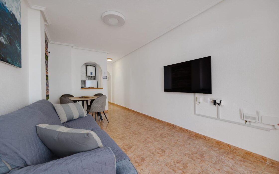 Апартаменты в Торревьехе 68 кв.м с террасой у моря