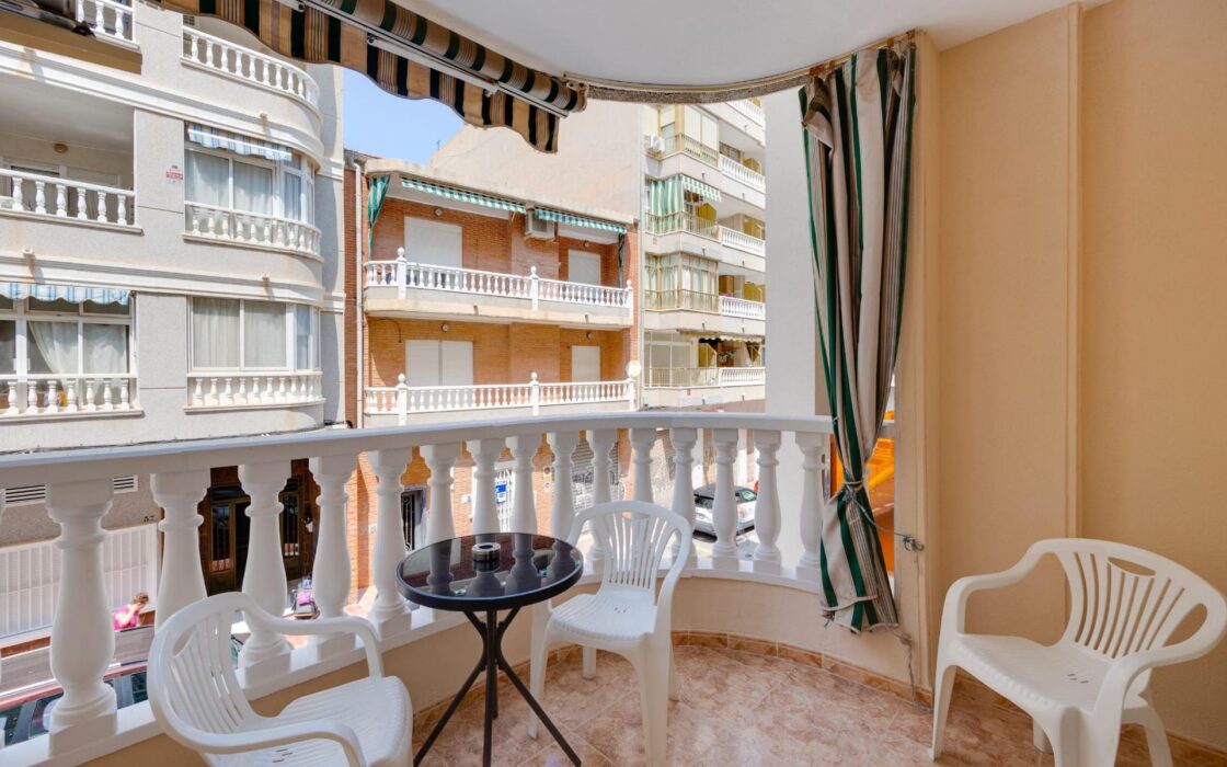 Апартаменты в Торревьехе 68 кв.м с террасой у моря