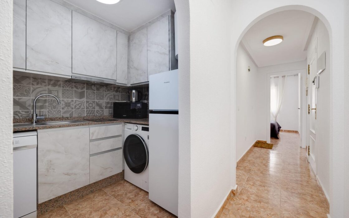 Апартаменты в Торревьехе 68 кв.м с террасой у моря