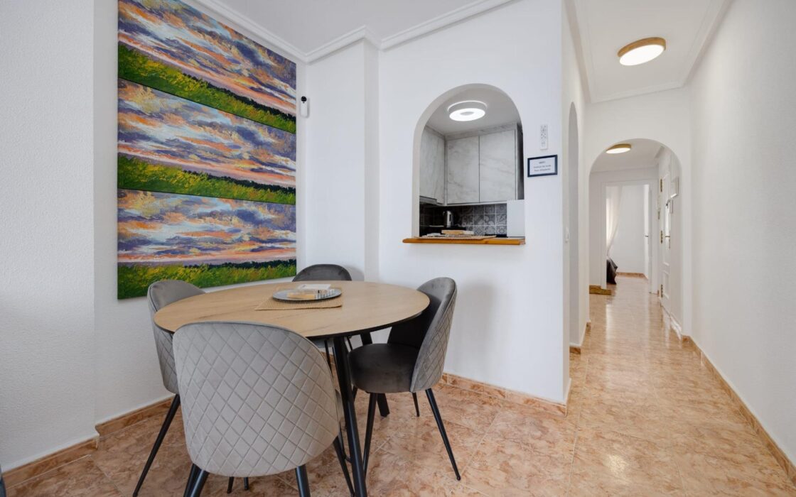 Апартаменты в Торревьехе 68 кв.м с террасой у моря