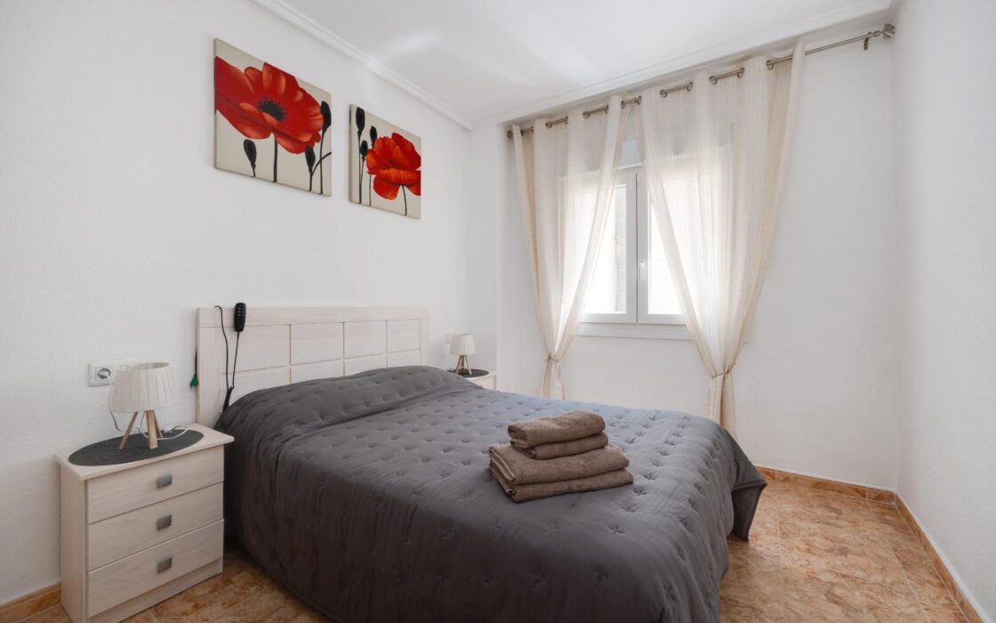 Апартаменты в Торревьехе 68 кв.м с террасой у моря