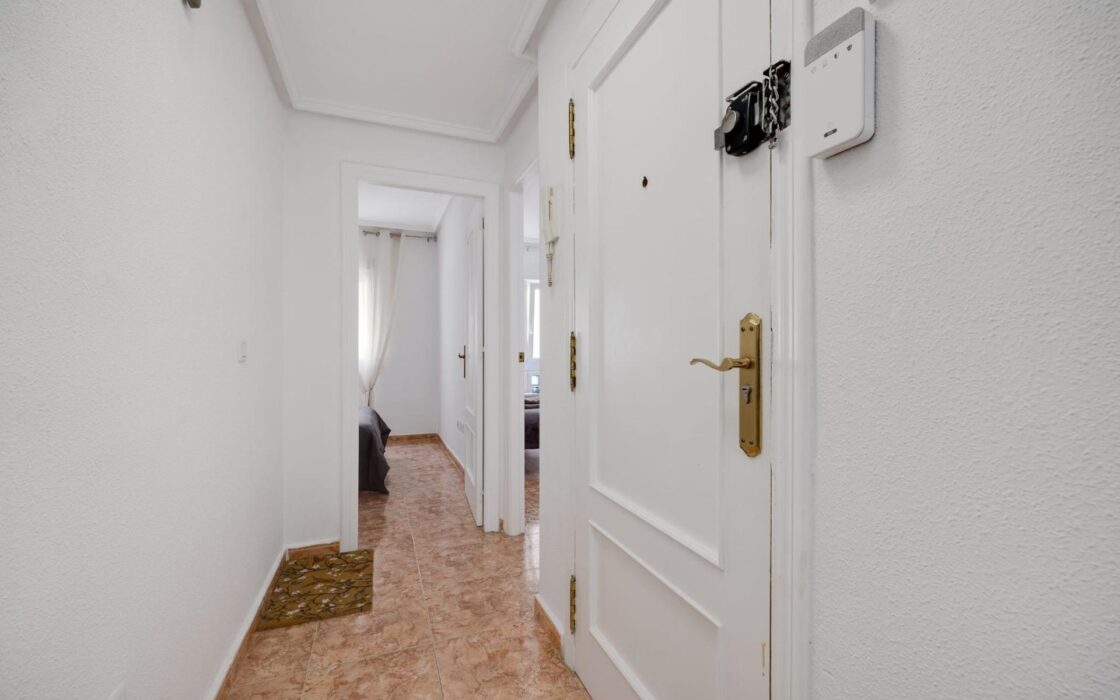 Апартаменты в Торревьехе 68 кв.м с террасой у моря