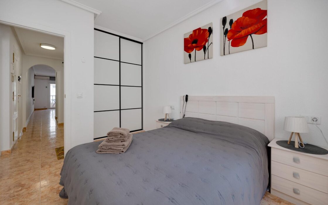 Апартаменты в Торревьехе 68 кв.м с террасой у моря