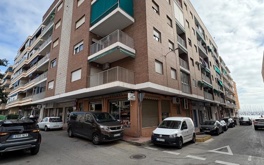 Апартаменты 99 кв.м у моря в Торревьехе, 2 спальни