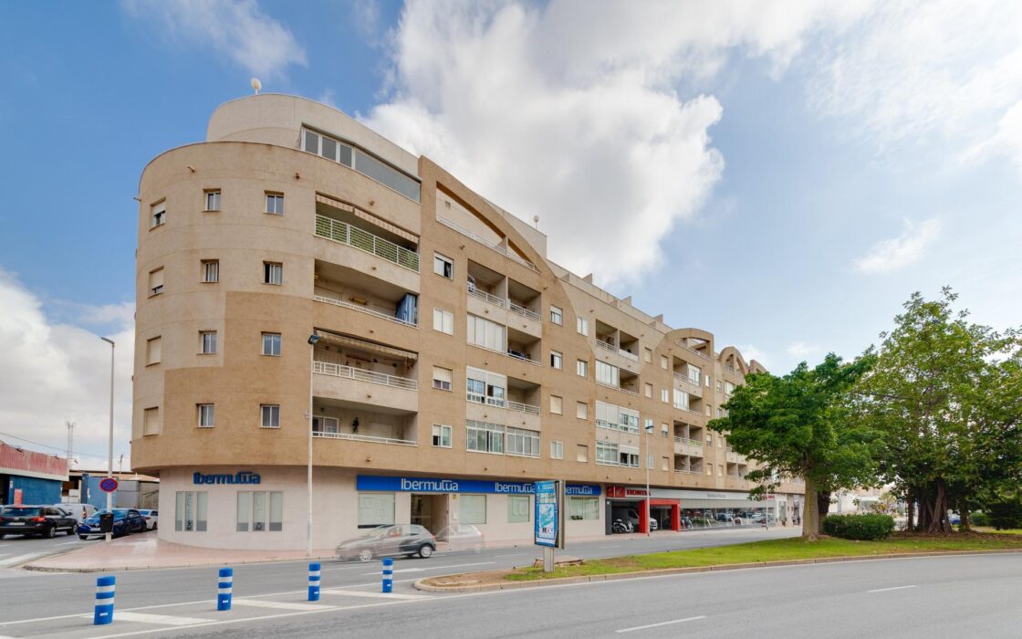 Апартаменты 3 комнаты в Торревьехе 850 м до моря с террасой