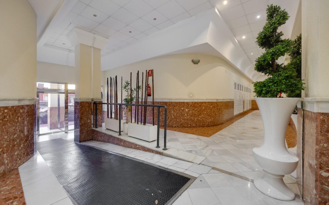 Апартаменты 3 комнаты в Торревьехе 850 м до моря с террасой