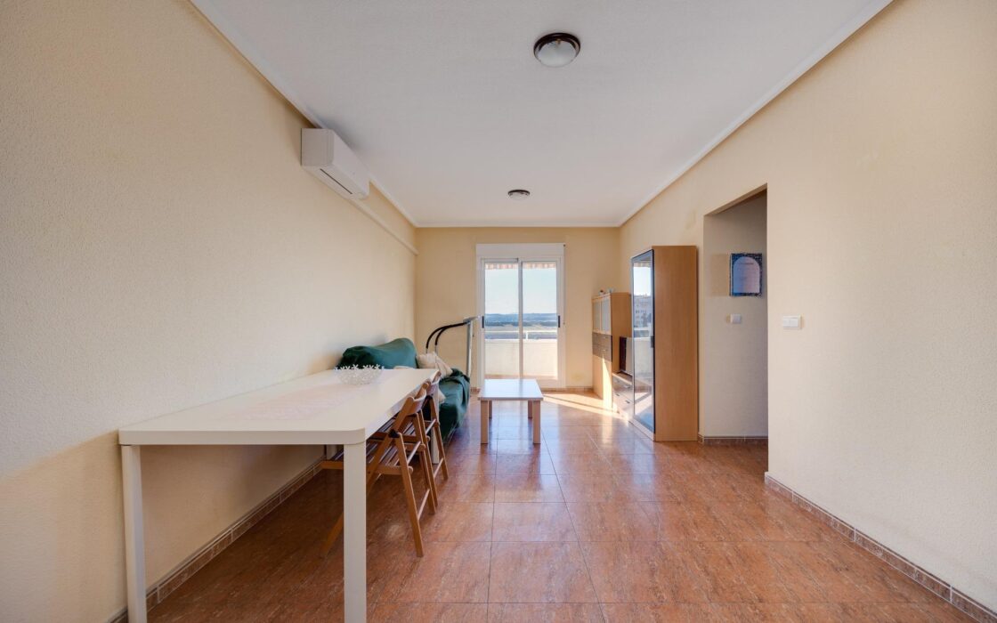 Апартаменты 3 комнаты в Торревьехе 850 м до моря с террасой