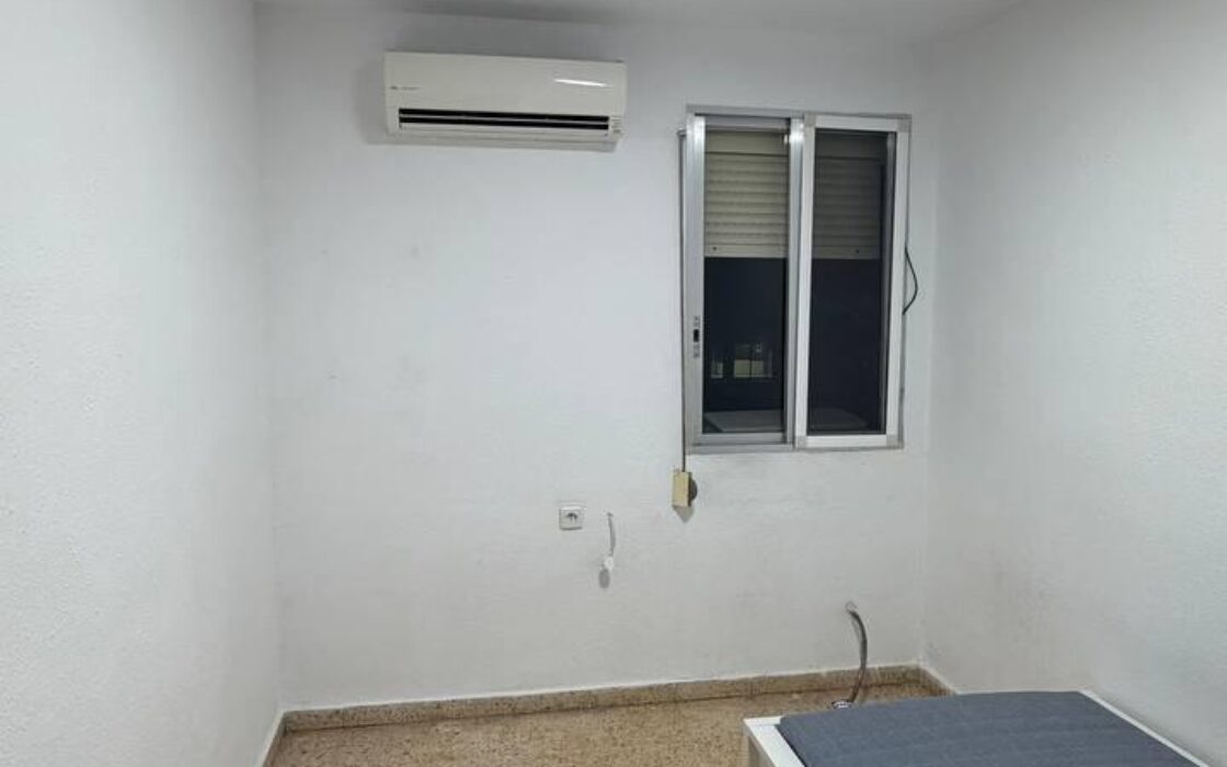 Квартира з 3 спальнями у Валенсії, затишний район Quatre Carreras