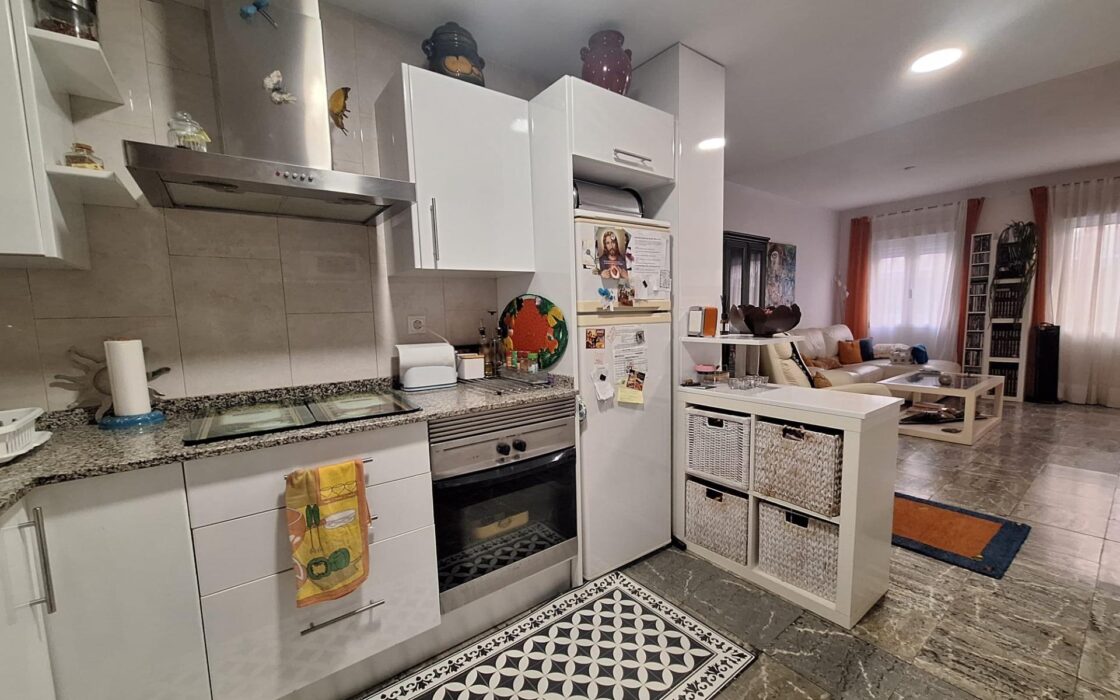 Апартаменти 72 кв.м в Аликанті, 1.8 км до моря