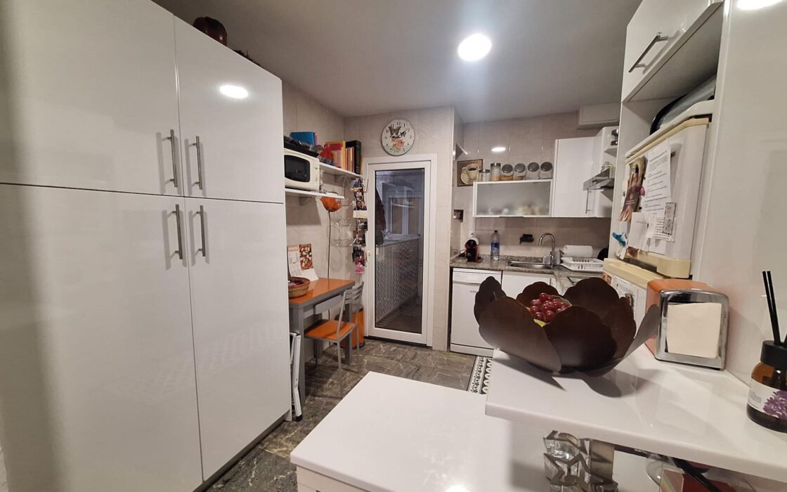 Апартаменти 72 кв.м в Аликанті, 1.8 км до моря