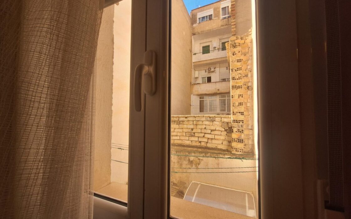 Апартаменти 72 кв.м в Аликанті, 1.8 км до моря