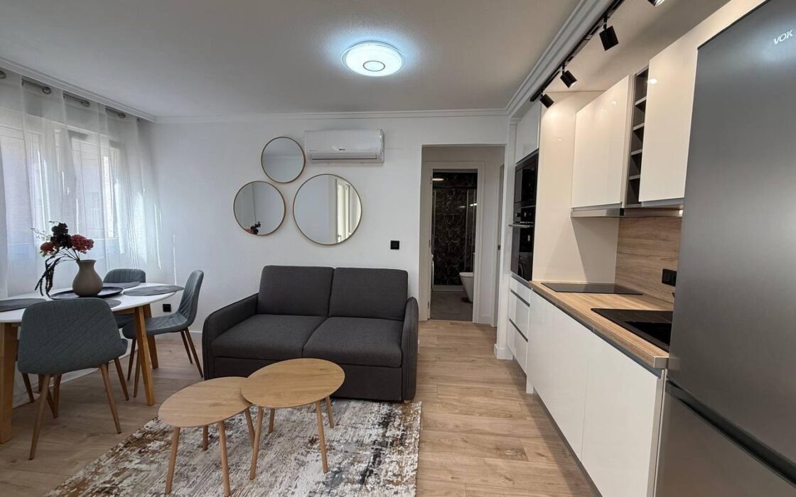 Апартаменты 54 кв.м с террасой в Торревьехе у моря