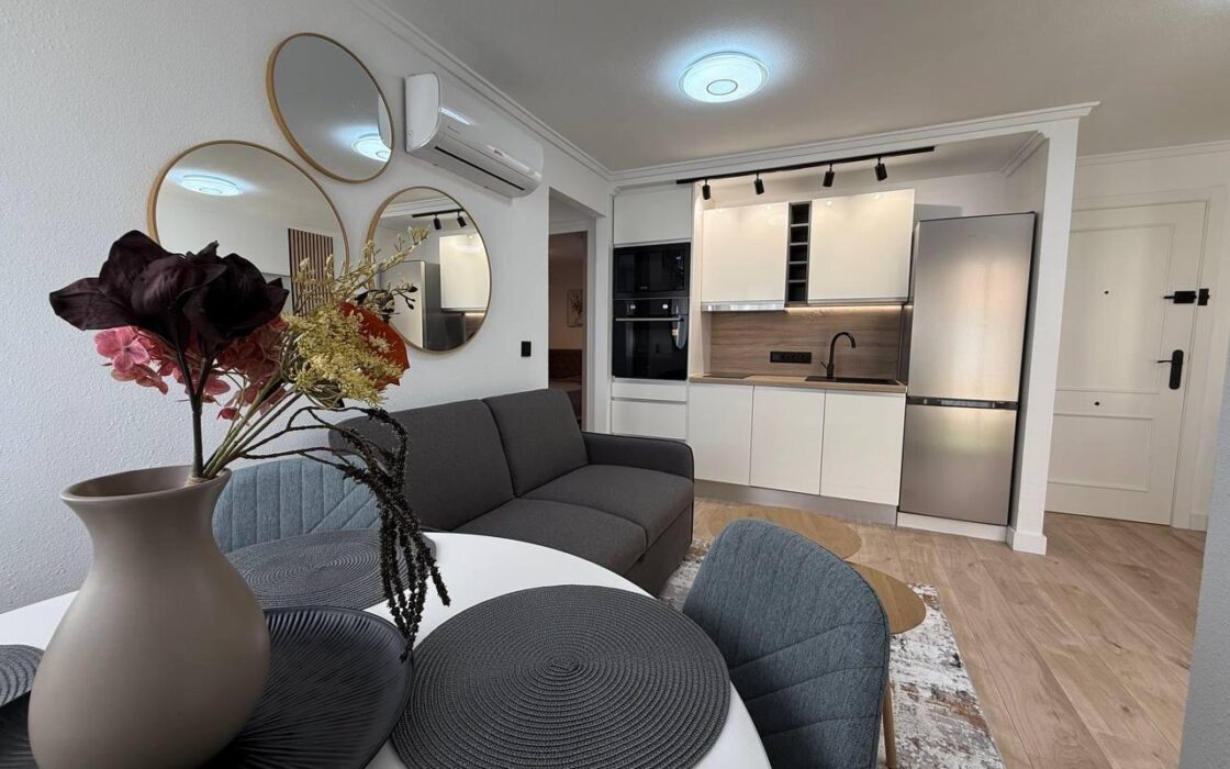 Апартаменты 54 кв.м с террасой в Торревьехе у моря