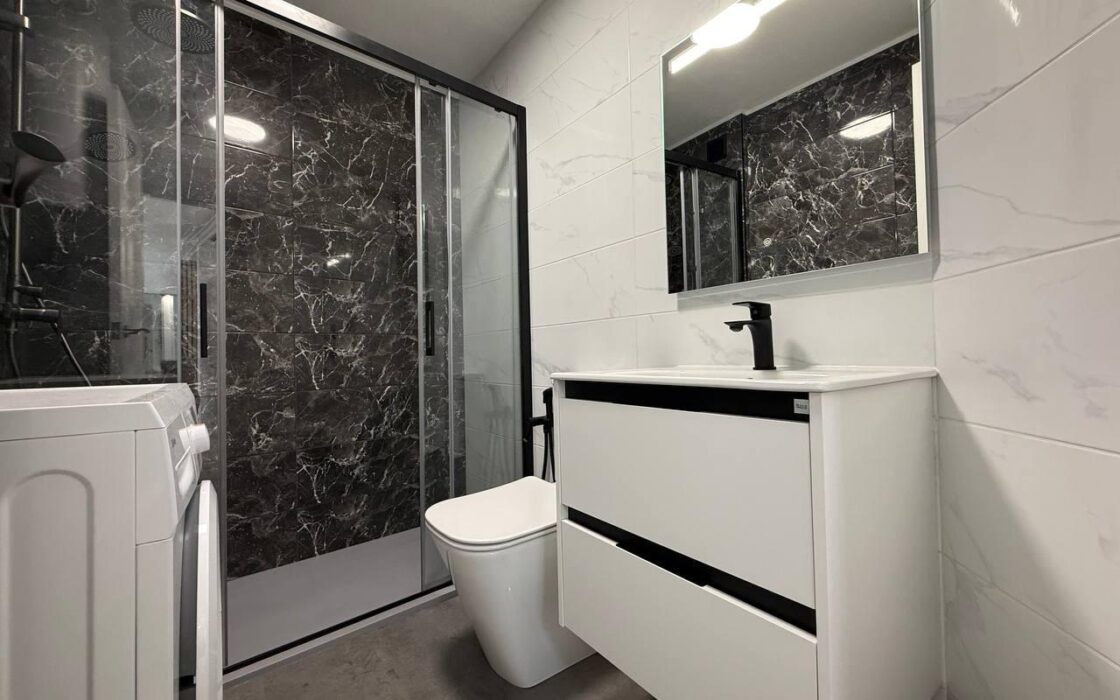 Апартаменты 54 кв.м с террасой в Торревьехе у моря