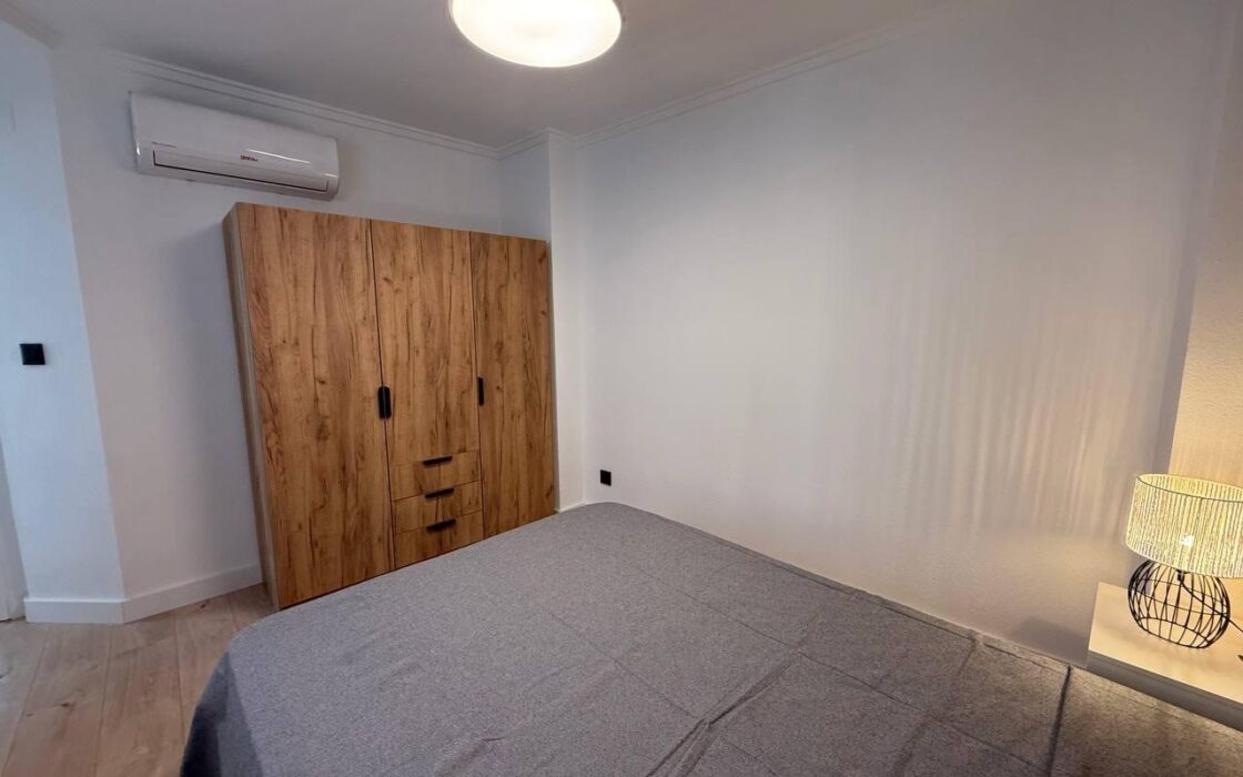 Апартаменты 54 кв.м с террасой в Торревьехе у моря