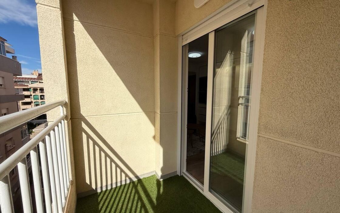 Апартаменты 54 кв.м с террасой в Торревьехе у моря