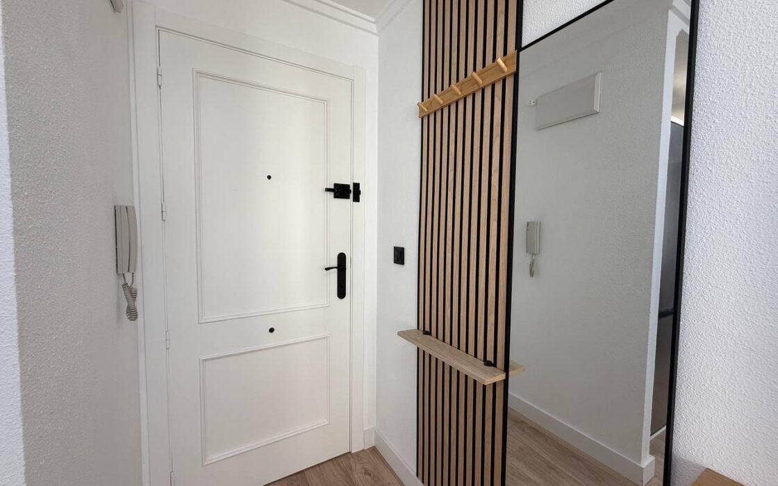 Апартаменты 54 кв.м с террасой в Торревьехе у моря