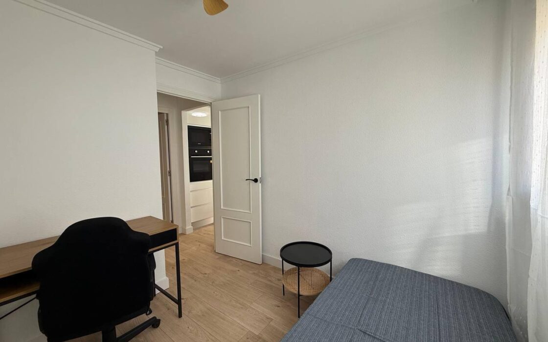 Апартаменты 54 кв.м с террасой в Торревьехе у моря