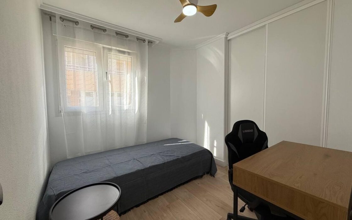 Апартаменты 54 кв.м с террасой в Торревьехе у моря