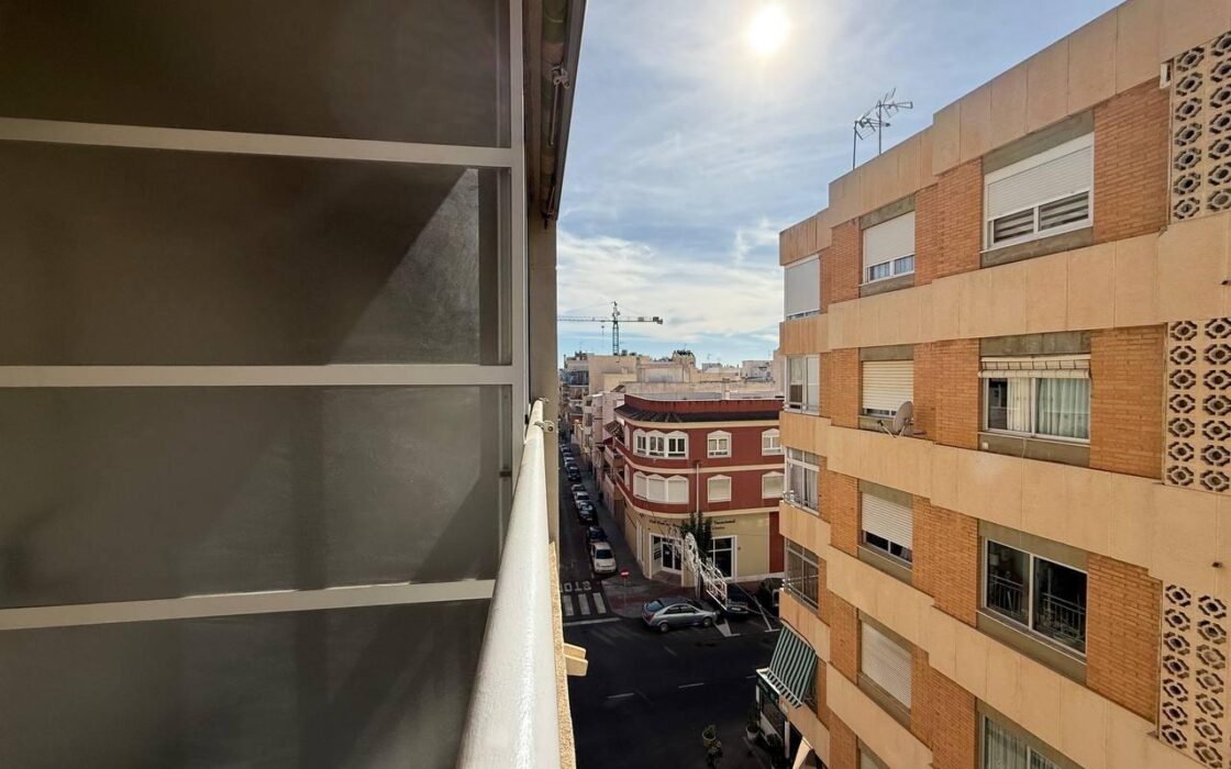 Апартаменты 54 кв.м с террасой в Торревьехе у моря