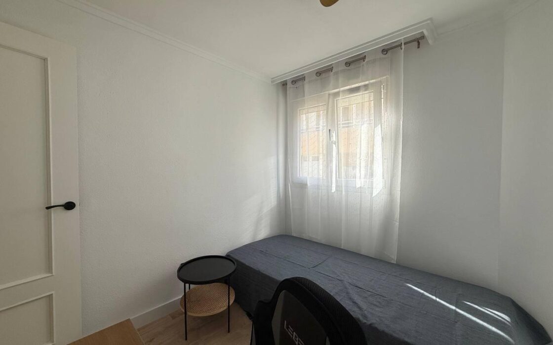 Апартаменты 54 кв.м с террасой в Торревьехе у моря