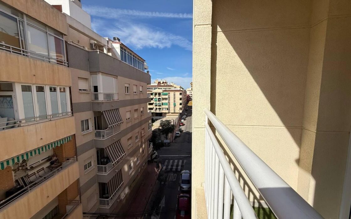 Апартаменты 54 кв.м с террасой в Торревьехе у моря