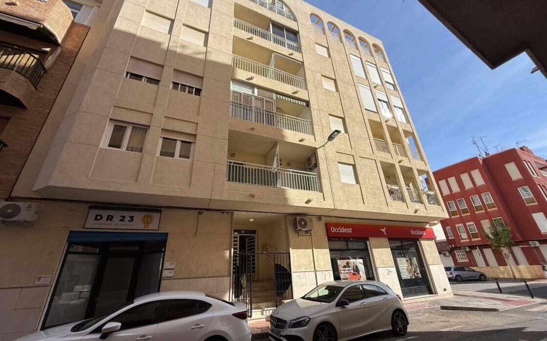 Апартаменты 54 кв.м с террасой в Торревьехе у моря