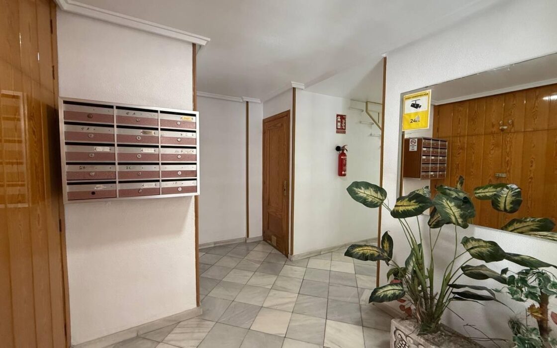 Апартаменты 54 кв.м с террасой в Торревьехе у моря